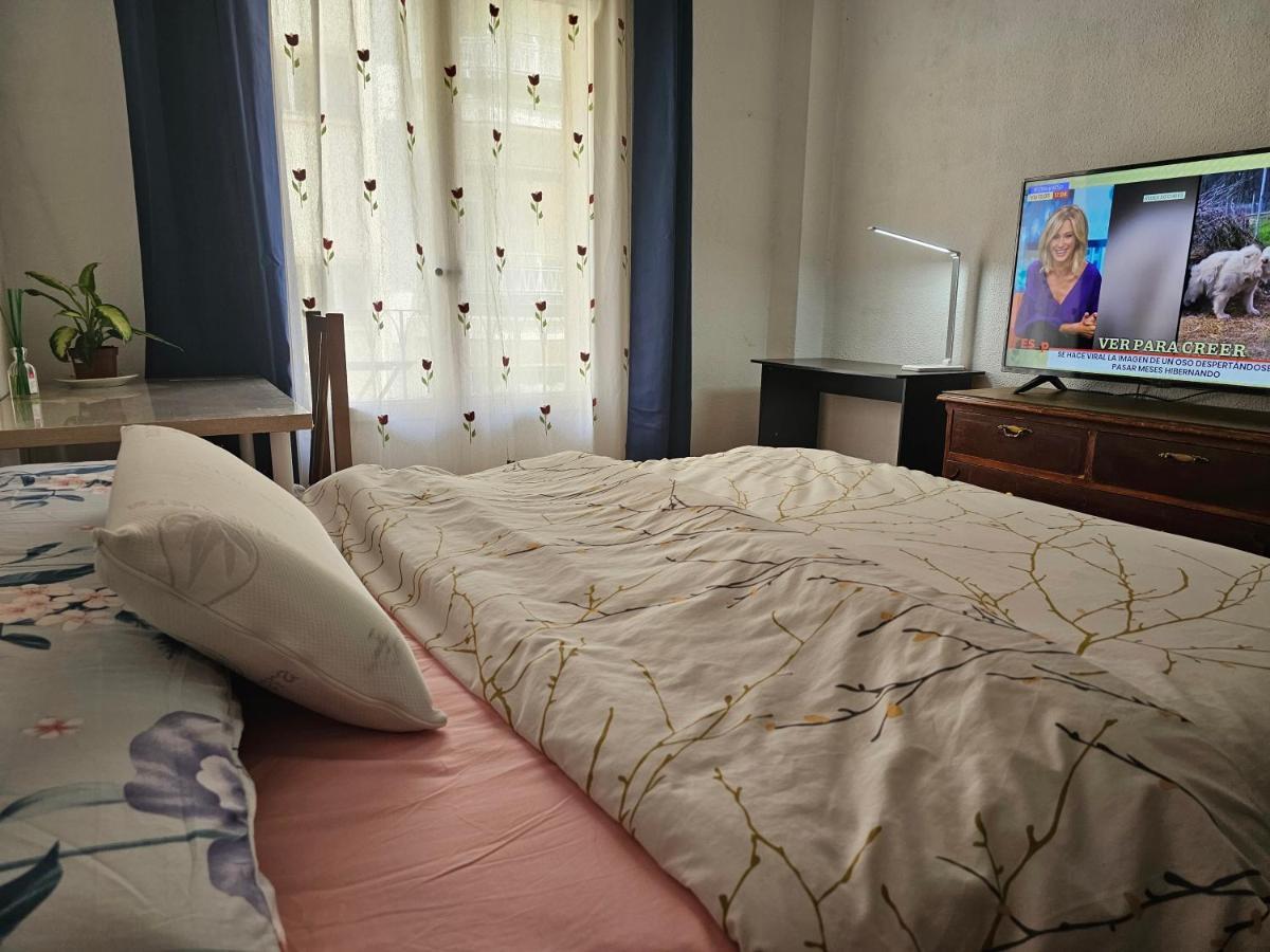 Centrica Habitacion Bed and Breakfast Madrid Eksteriør billede