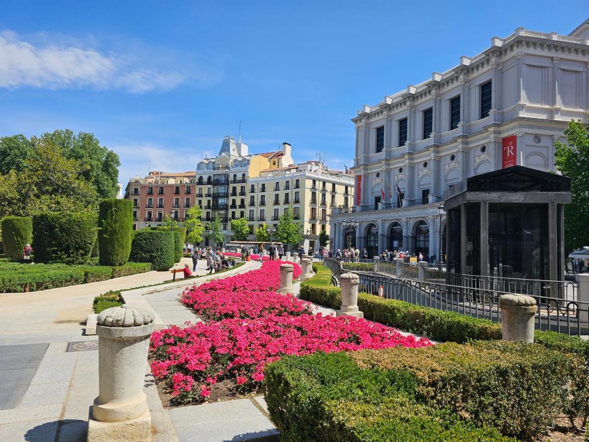 Centrica Habitacion Bed and Breakfast Madrid Eksteriør billede